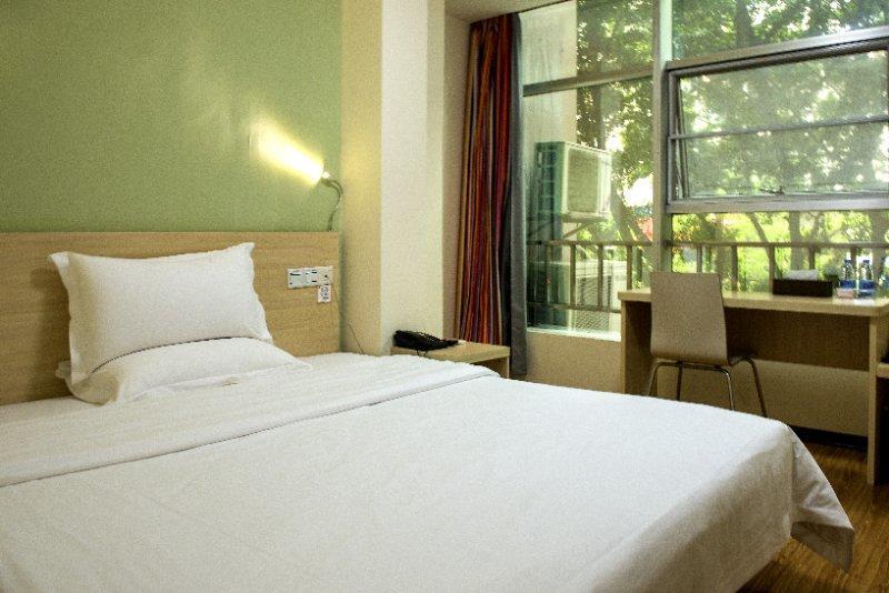 E+ Hotel Guangzhou Baixin Branch Luaran gambar